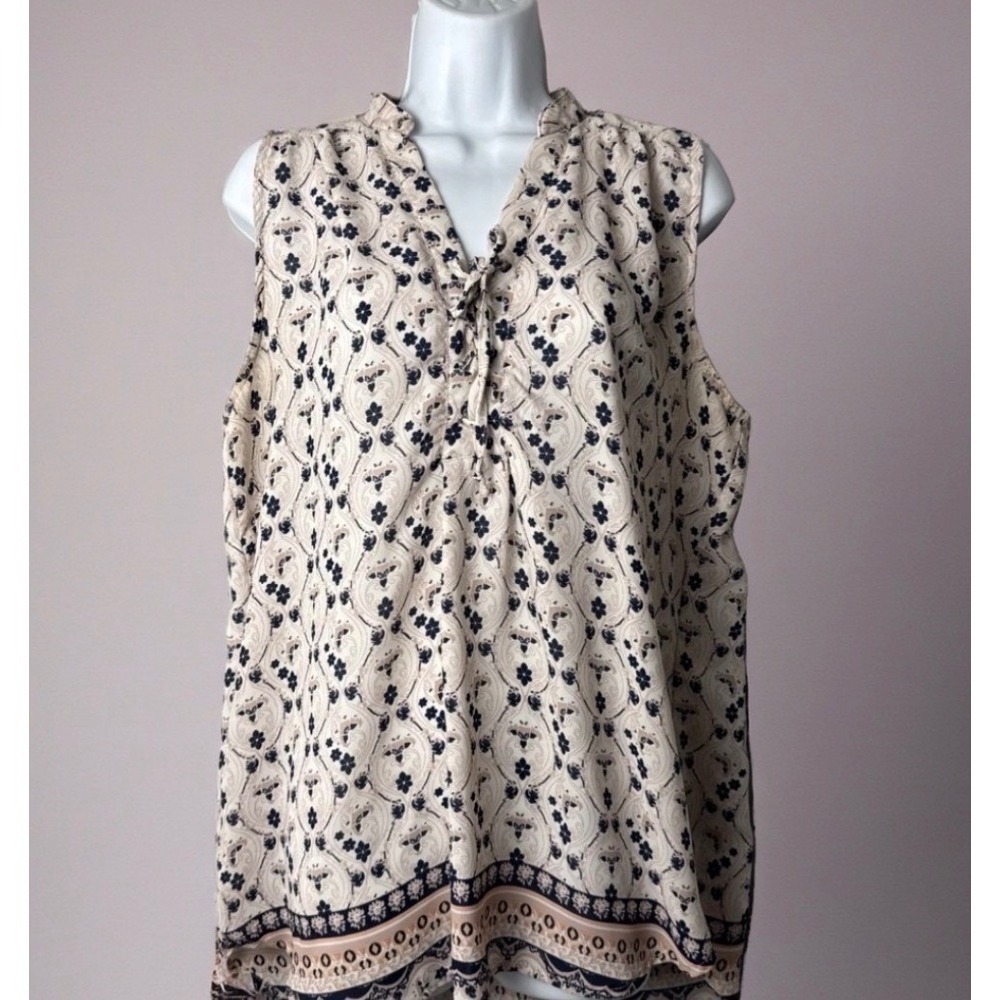 rue21 Sleeveless Blouse Women XL Cream Navy Blue Floral Paisley Lace-Up Boho Top